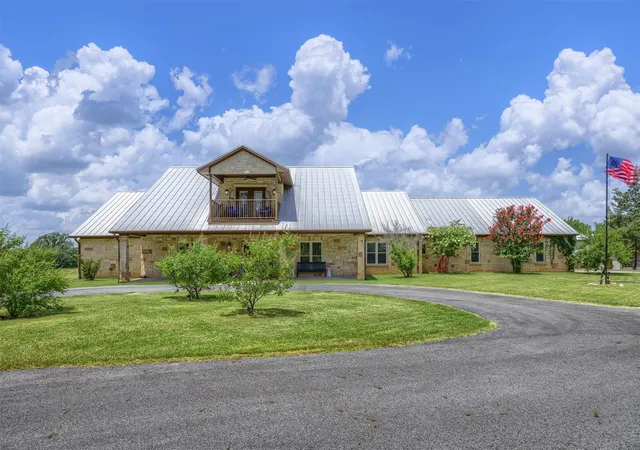 Photo 3 of Single family home for sale at 1131 Harvey Ln, Denison, TX 75020 | MLS# 21357291 | Listing updated on 2026-08-13