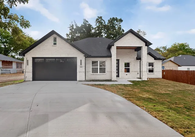 Photo 1 of Sale Pending at 1011 Armstrong Rd, Seagoville, TX 75159 | MLS# 21358794 | Listing updated on 2026-10-05