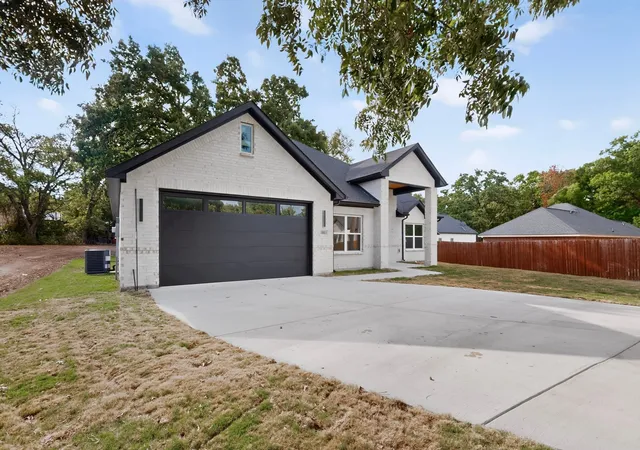 Photo 2 of Sale Pending at 1011 Armstrong Rd, Seagoville, TX 75159 | MLS# 21358794 | Listing updated on 2026-10-05