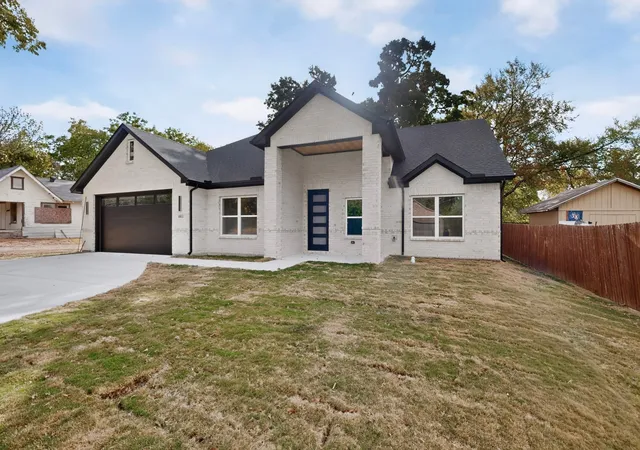 Photo 3 of Sale Pending at 1011 Armstrong Rd, Seagoville, TX 75159 | MLS# 21358794 | Listing updated on 2026-10-05