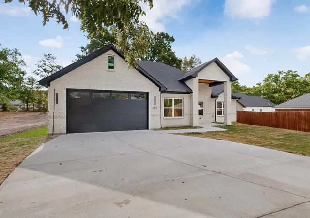 Photo 3 of Sale Pending at 1011 Armstrong Rd, Seagoville, TX 75159 | MLS# 21358794 | Listing updated on 2026-10-05