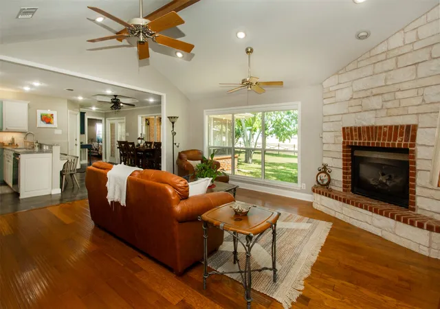 Photo 3 of Single family home for sale at 100 Durning Rd, Van Alstyne, TX 75495 | MLS# 21352916 | Listing updated on 2026-08-21
