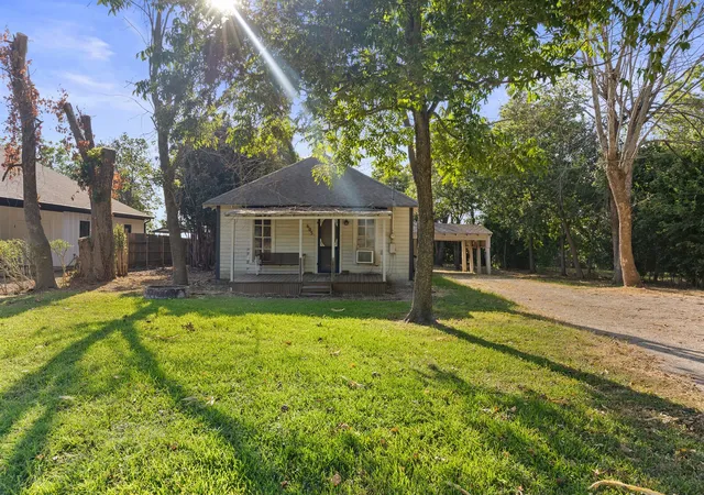 Photo 1 of Single family home for sale at 605 S Main, West, TX 76691 | MLS# 21358376 | Listing updated on 2026-10-07