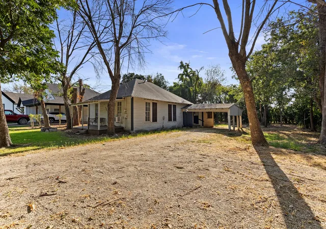 Photo 4 of Single family home for sale at 605 S Main, West, TX 76691 | MLS# 21358376 | Listing updated on 2026-10-07