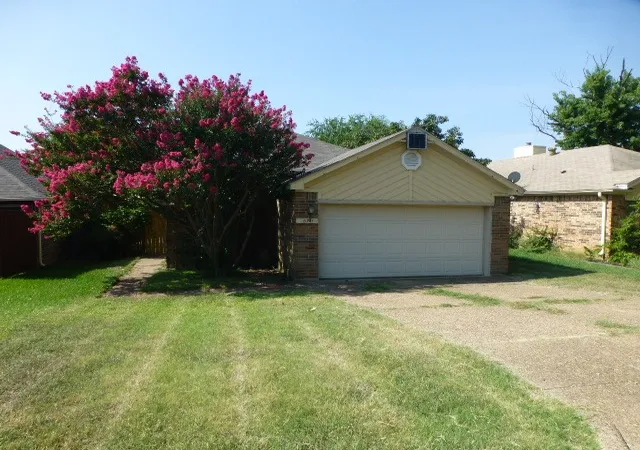 Photo 1 of Single family home for sale at 10711 Tall Oak Dr, Fort Worth, TX 76108 | MLS# 21358820 | Listing updated on 2026-08-13