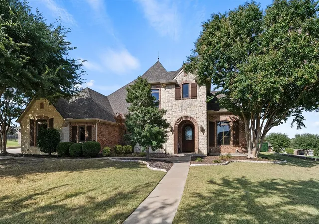 Photo 1 of Single family home for sale at 2 Maltese Cir, Rockwall, TX 75032 | MLS# 21358710 | Listing updated on 2026-08-22
