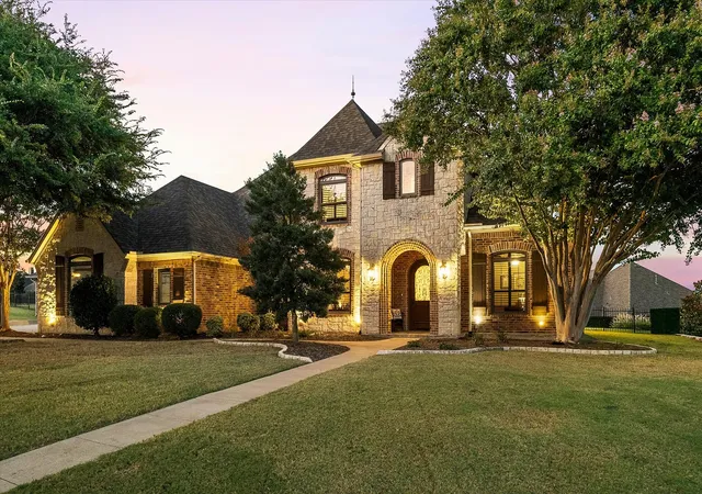 Photo 2 of Single family home for sale at 2 Maltese Cir, Rockwall, TX 75032 | MLS# 21358710 | Listing updated on 2026-08-22