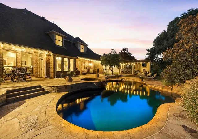 Photo 3 of Single family home for sale at 2 Maltese Cir, Rockwall, TX 75032 | MLS# 21358710 | Listing updated on 2026-08-22