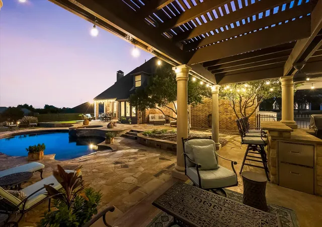 Photo 3 of Single family home for sale at 2 Maltese Cir, Rockwall, TX 75032 | MLS# 21358710 | Listing updated on 2026-10-03