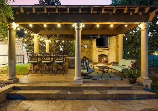 Photo 4 of Single family home for sale at 2 Maltese Cir, Rockwall, TX 75032 | MLS# 21358710 | Listing updated on 2026-10-03
