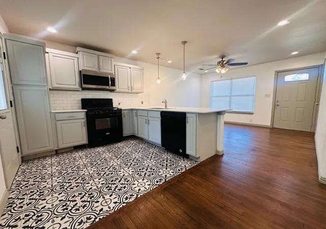 Photo 3 of Sale Pending at 4404 Harwen Ter, Fort Worth, TX 76133 | MLS# 21358868 | Listing updated on 2026-09-03