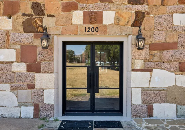 Photo 4 of Single family home for sale at 1200 E Maddox Ave, Fort Worth, TX 76104 | MLS# 21358675 | Listing updated on 2026-09-25
