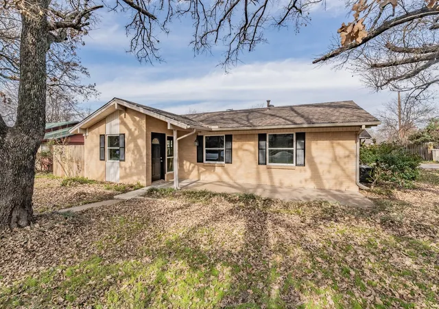 Photo 2 of Single family home for sale at 1721 Kay Ave, Bridgeport, TX 76426 | MLS# 21353809 | Listing updated on 2026-08-17