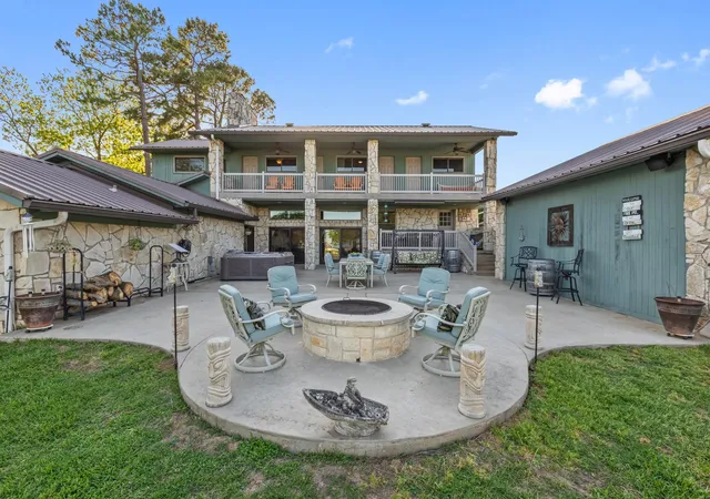 Photo 2 of Single family home for sale at 1035 Holiday Cir, Kemp, TX 75143 | MLS# 21358806 | Listing updated on 2026-08-13