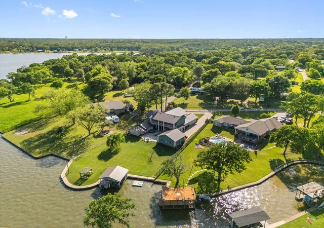 Photo 3 of Single family home for sale at 1035 Holiday Cir, Kemp, TX 75143 | MLS# 21358806 | Listing updated on 2026-08-13