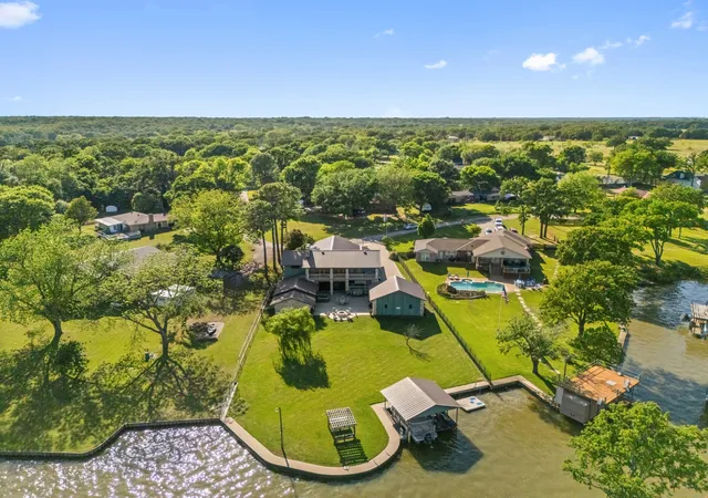 Photo 4 of Single family home for sale at 1035 Holiday Cir, Kemp, TX 75143 | MLS# 21358806 | Listing updated on 2026-08-13