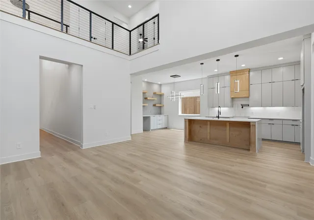 Photo 3 of Single family home for sale at 1710 Toronto St, Dallas, TX 75212 | MLS# 21357594 | Listing updated on 2026-10-07