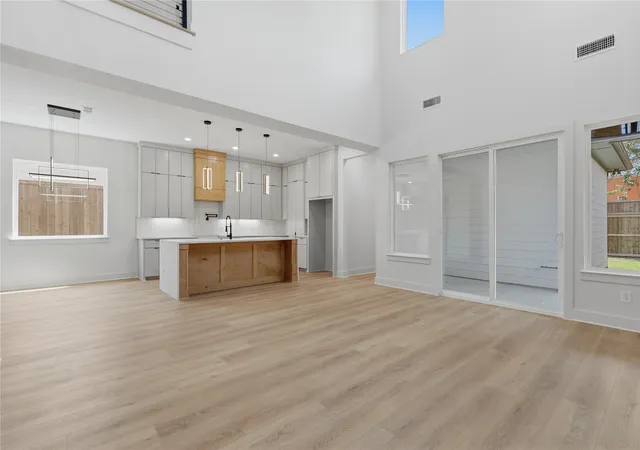 Photo 3 of Single family home for sale at 1710 Toronto St, Dallas, TX 75212 | MLS# 21357594 | Listing updated on 2026-10-07