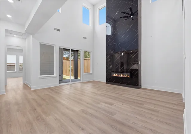 Photo 4 of Single family home for sale at 1710 Toronto St, Dallas, TX 75212 | MLS# 21357594 | Listing updated on 2026-10-07