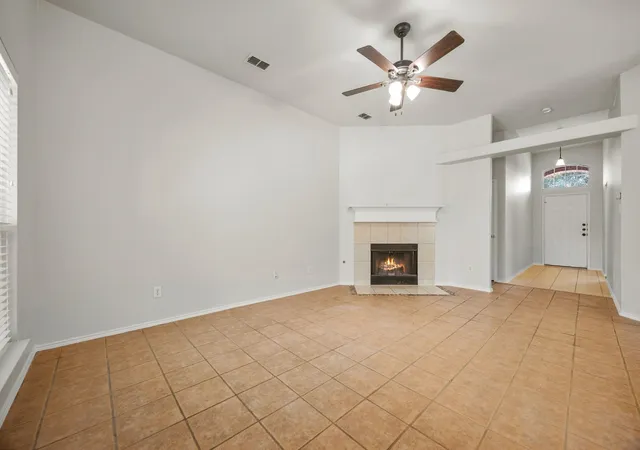 Photo 4 of Single family home for sale at 9313 Norfolk Ln, Mc Kinney, TX 75071 | MLS# 21356755 | Listing updated on 2026-08-14