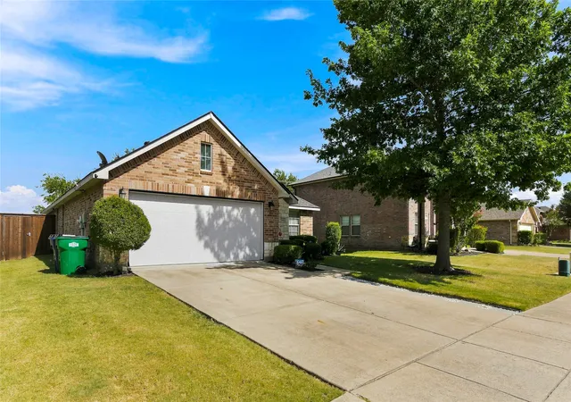 Photo 3 of Single family home for sale at 546 Laurel Ln, Fate, TX 75087 | MLS# 21358914 | Listing updated on 2026-08-14