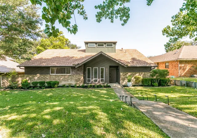 Single family home for sale at 8031 Moss Meadows Dr, Dallas, TX 75231 | MLS# 21358867