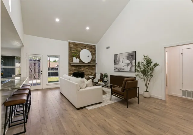 Photo 2 of Single family home for sale at 8031 Moss Meadows Dr, Dallas, TX 75231 | MLS# 21358867 | Listing updated on 2026-10-07