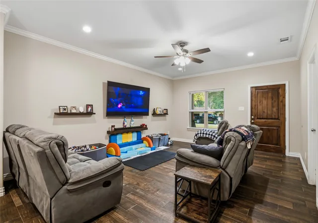 Photo 3 of Single family home for sale at 519 W Ford St, Denison, TX 75020 | MLS# 21358980 | Listing updated on 2026-10-04
