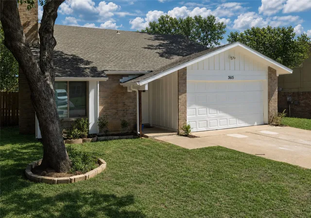 Photo 3 of Single family home for sale at 3615 Ravenhill Ln, Arlington, TX 76016 | MLS# 21358536 | Listing updated on 2026-08-31