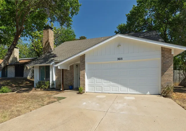 Photo 3 of Single family home for sale at 3615 Ravenhill Ln, Arlington, TX 76016 | MLS# 21358536 | Listing updated on 2026-10-05