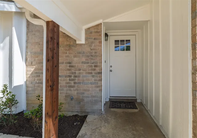 Photo 4 of Single family home for sale at 3615 Ravenhill Ln, Arlington, TX 76016 | MLS# 21358536 | Listing updated on 2026-10-05