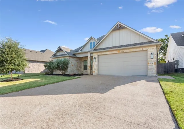 Photo 2 of Single family home for sale at 10357 Fallen Leaf Dr, Woodway, TX 76712 | MLS# 21357589 | Listing updated on 2026-08-14