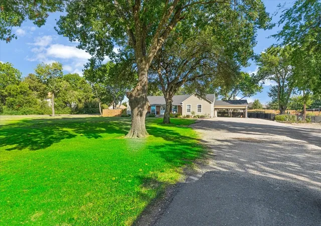 Photo 3 of Single family home for sale at 3201 W Park Row Blvd, Corsicana, TX 75110 | MLS# 21357429 | Listing updated on 2026-09-02