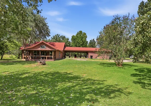 Photo 1 of Single family home for sale at 2868 State Hwy 37 N, Clarksville, TX 75426 | MLS# 21356899 | Listing updated on 2026-09-29
