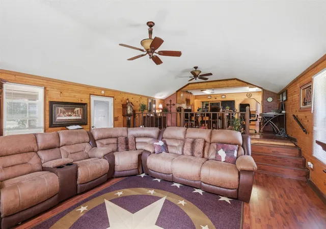 Photo 4 of Single family home for sale at 2868 State Hwy 37 N, Clarksville, TX 75426 | MLS# 21356899 | Listing updated on 2026-09-29