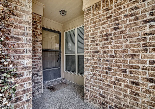 Photo 2 of Sale Pending at 1726 Magnolia Ln, Euless, TX 76039 | MLS# 21359134 | Listing updated on 2026-08-31