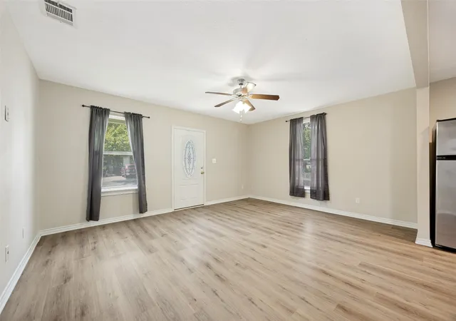 Photo 3 of Single family home for sale at 213 N Holly Ave, Sherman, TX 75092 | MLS# 21359161 | Listing updated on 2026-08-13