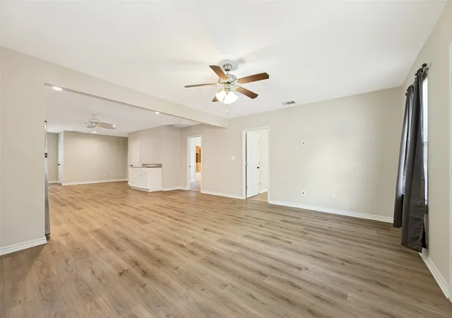 Photo 4 of Single family home for sale at 213 N Holly Ave, Sherman, TX 75092 | MLS# 21359161 | Listing updated on 2026-09-21