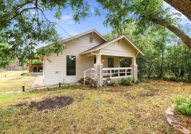 Photo 2 of Single family home for sale at 407 E Bois D Arc St, Leonard, TX 75452 | MLS# 21358463 | Listing updated on 2026-10-03