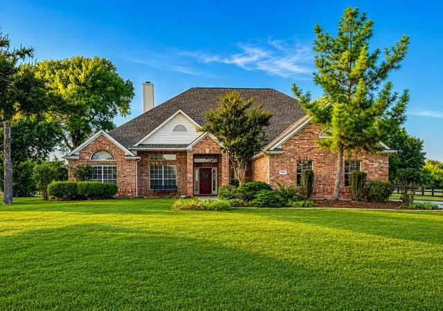 Photo 1 of Single family home for sale at 7517 Rodeo Dr, Denton, TX 76208 | MLS# 21358490 | Listing updated on 2026-09-03
