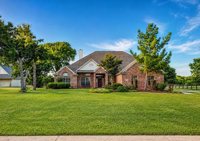 Photo 2 of Single family home for sale at 7517 Rodeo Dr, Denton, TX 76208 | MLS# 21358490 | Listing updated on 2026-09-03
