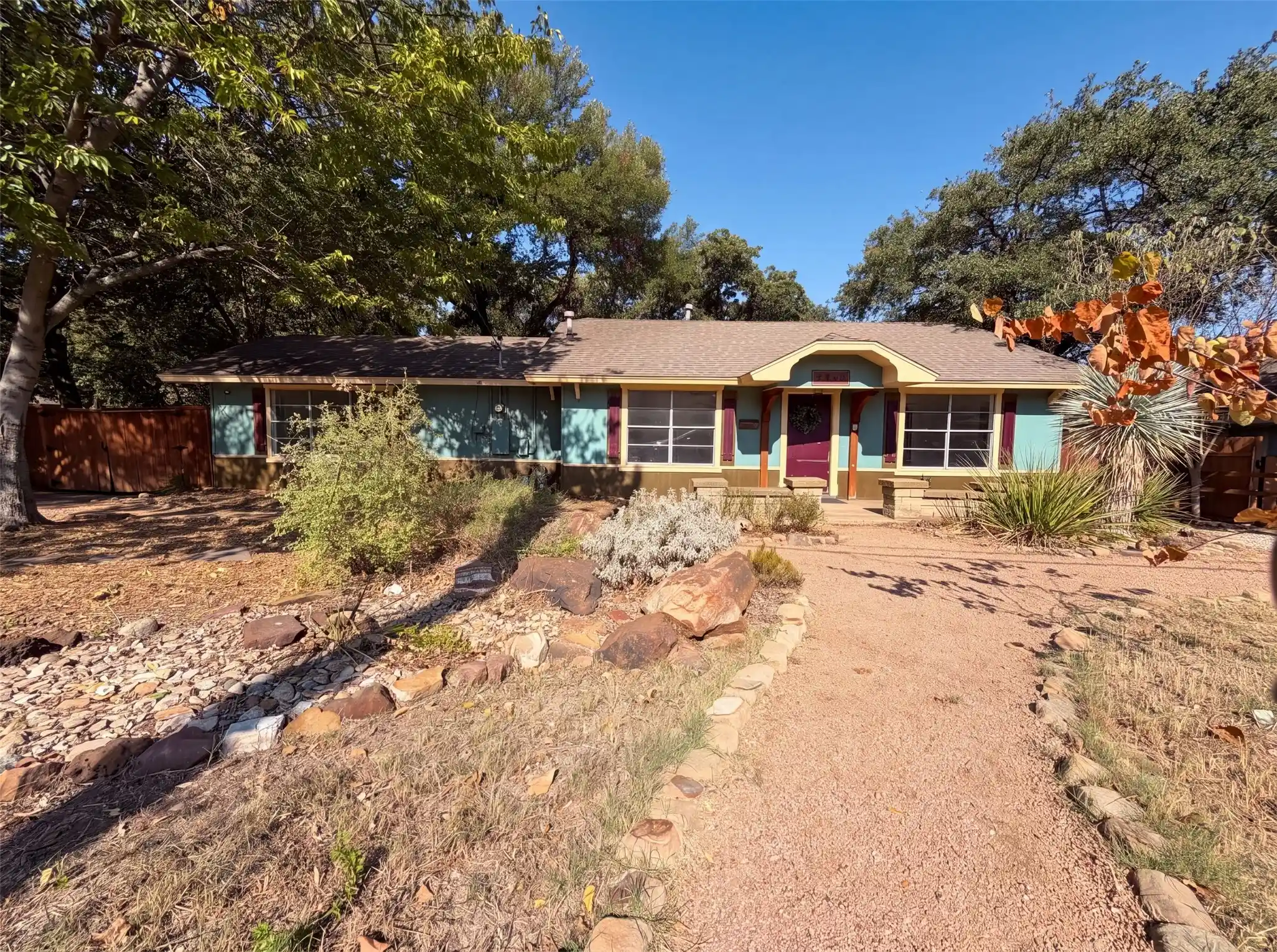 Photo 1 of Sale Pending at 1856 Carl St, Fort Worth, TX 76103 | MLS# 21359199 | Listing updated on 2026-10-27