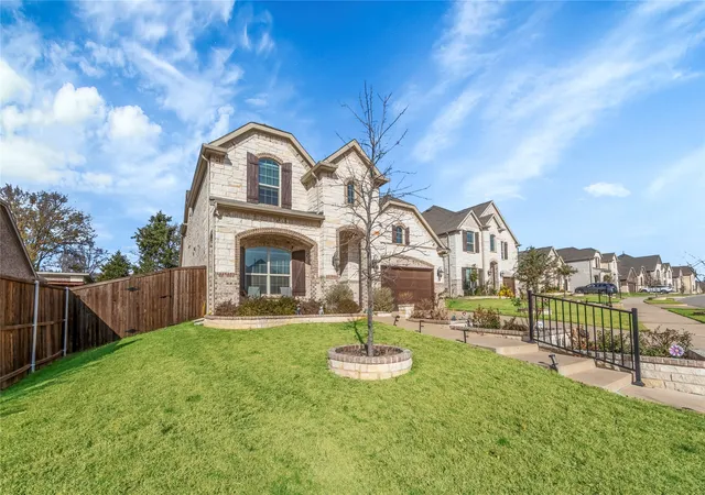 Photo 2 of Single family home for sale at 2218 Christopher Ln, Euless, TX 76040 | MLS# 21359209 | Listing updated on 2026-08-29