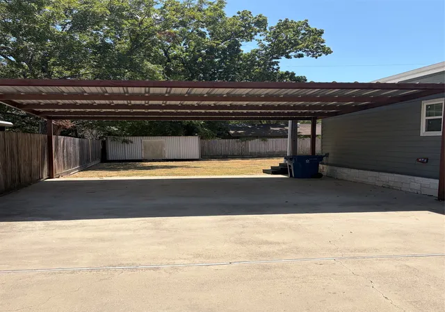 Photo 2 of Single family home for sale at 706 E Palestine St, Mexia, TX 76667 | MLS# 21359235 | Listing updated on 2026-08-24