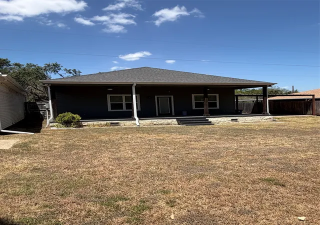 Photo 3 of Single family home for sale at 706 E Palestine St, Mexia, TX 76667 | MLS# 21359235 | Listing updated on 2026-08-24