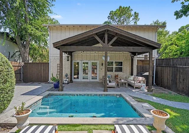 Photo 1 of Single family home for sale at 1605 Blake Dr, Richardson, TX 75081 | MLS# 21359249 | Listing updated on 2026-08-25