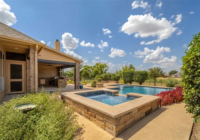 Photo 2 of Sale Pending at 1464 Fence Post Dr, Haslet, TX 76052 | MLS# 21340593 | Listing updated on 2026-08-31