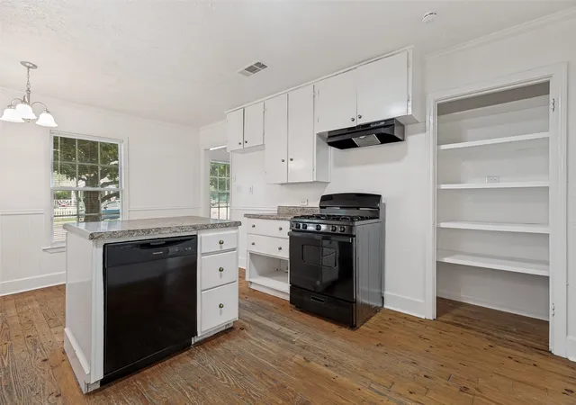 Photo 4 of Single family home for sale at 901 W Virginia St, Mc Kinney, TX 75069 | MLS# 21359238 | Listing updated on 2026-08-14