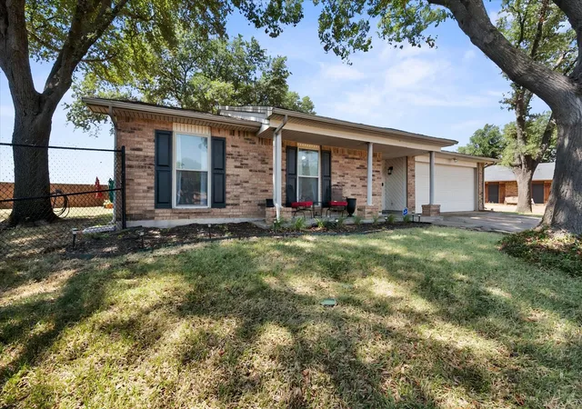 Photo 1 of Sale Pending at 329 E Crossland Blvd, Grand Prairie, TX 75052 | MLS# 21336292 | Listing updated on 2026-08-28