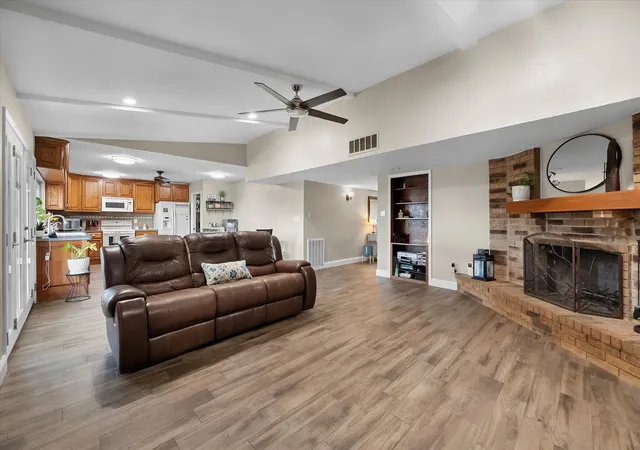 Photo 4 of Sale Pending at 329 E Crossland Blvd, Grand Prairie, TX 75052 | MLS# 21336292 | Listing updated on 2026-08-28